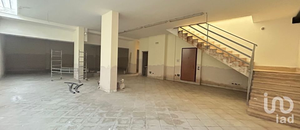 Negozio / locale commerciale di 240 m² in San Nicola la Strada (81020)