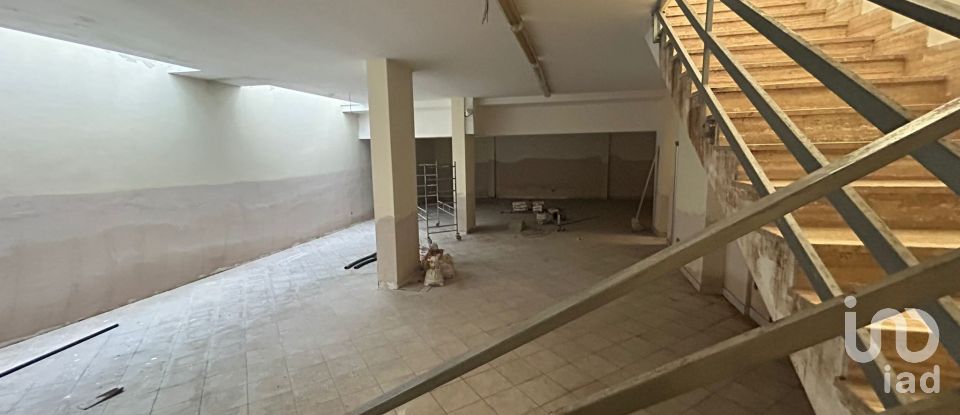 Negozio / locale commerciale di 240 m² in San Nicola la Strada (81020)