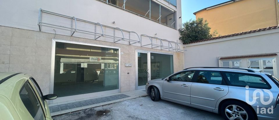 Negozio / locale commerciale di 240 m² in San Nicola la Strada (81020)