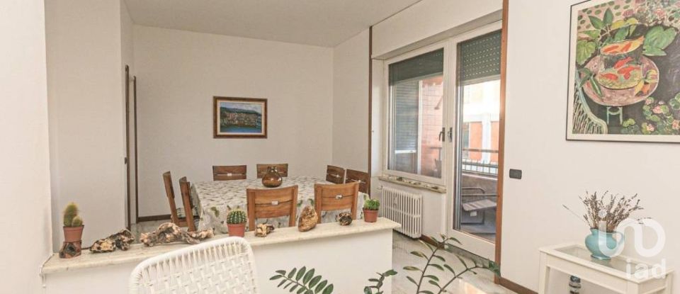 Four-room apartment of 120 m² in Genova (16167)