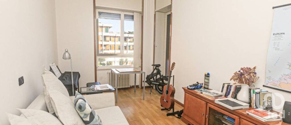 Four-room apartment of 120 m² in Genova (16167)