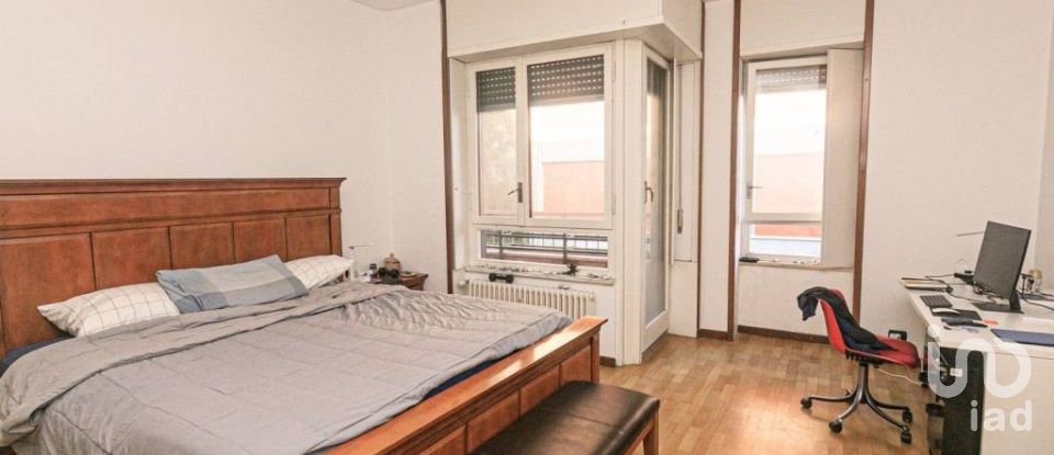 Four-room apartment of 120 m² in Genova (16167)