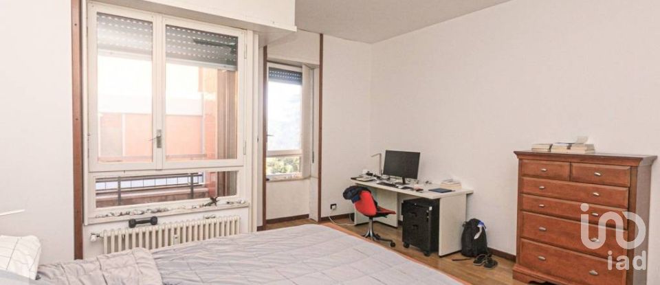Four-room apartment of 120 m² in Genova (16167)
