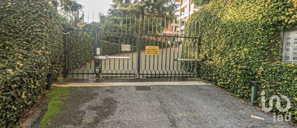 Four-room apartment of 120 m² in Genova (16167)