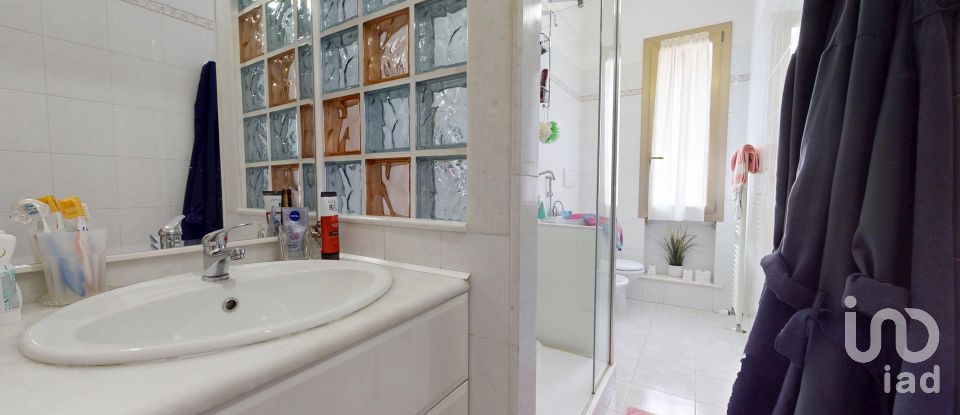 Appartamento 5 locali di 100 m² a Arenzano (16011)