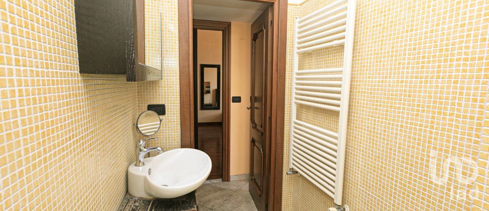 Trilocale di 70 m² a Genova (16127)