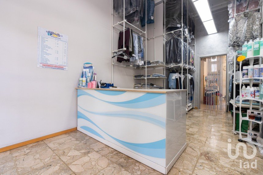 Shop / premises commercial of 49 m² in Torino (10141)