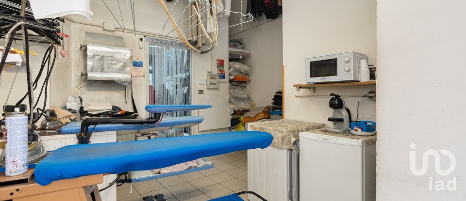 Shop / premises commercial of 49 m² in Torino (10141)