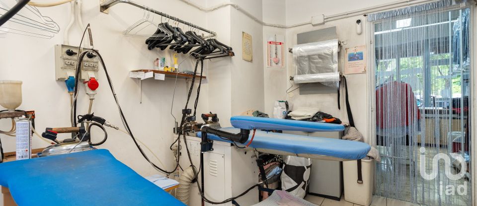 Shop / premises commercial of 49 m² in Torino (10141)