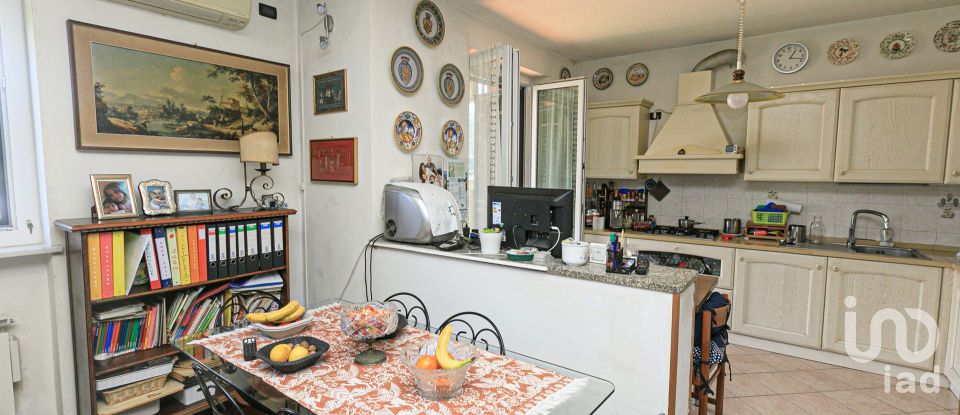 Apartment 5 rooms of 100 m² in Genova (16163)