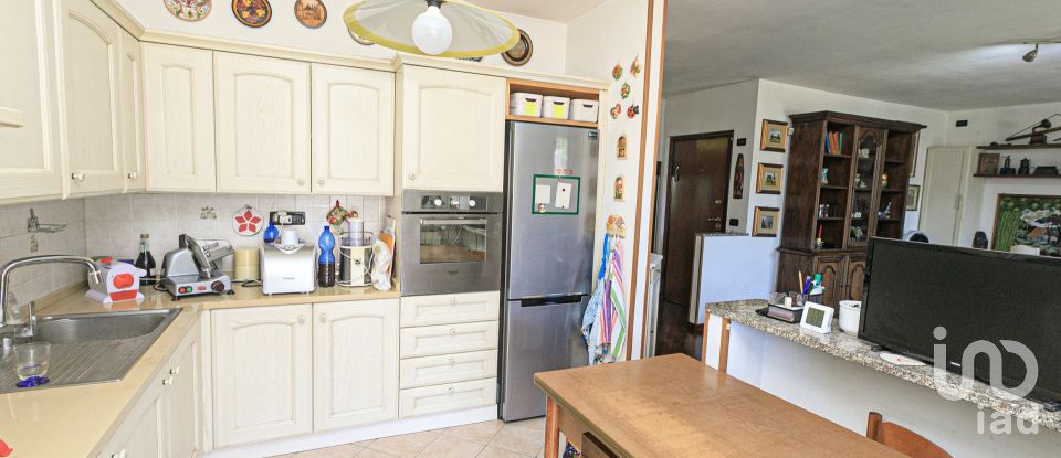 Apartment 5 rooms of 100 m² in Genova (16163)