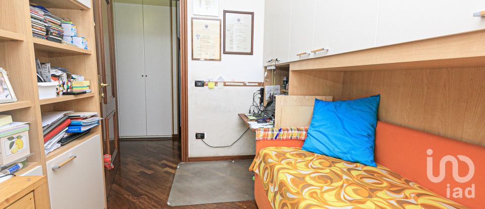 Apartment 5 rooms of 100 m² in Genova (16163)