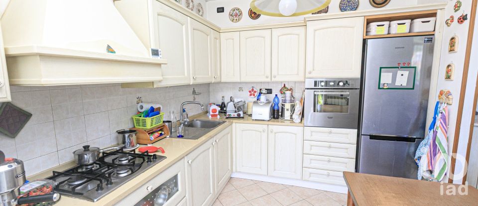 Apartment 5 rooms of 100 m² in Genova (16163)