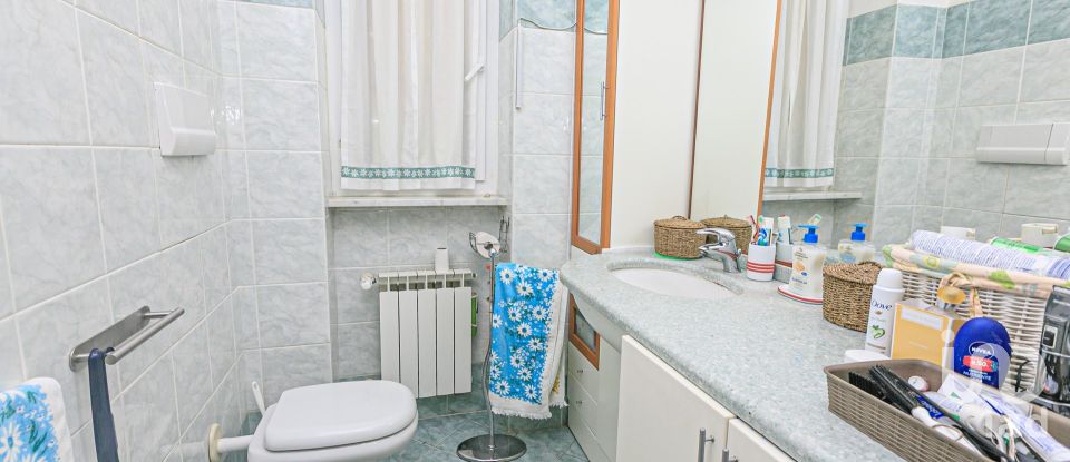 Apartment 5 rooms of 100 m² in Genova (16163)