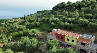 Block of flats 8 rooms of 165 m² in Imperia (18100)