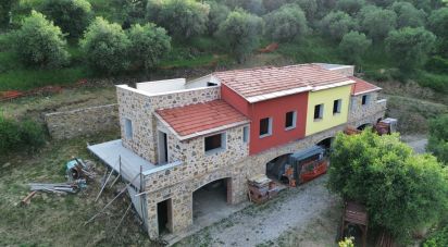 Block of flats 8 rooms of 165 m² in Imperia (18100)