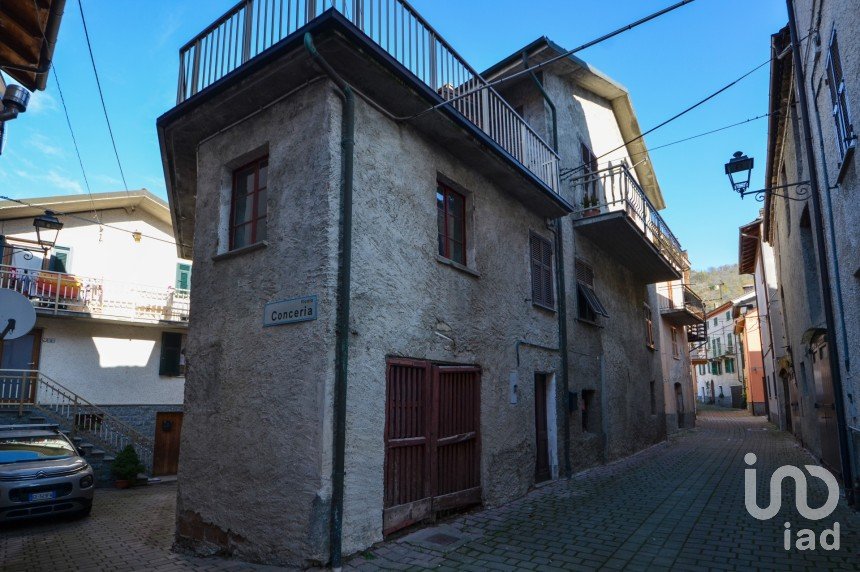 Casa indipendente / Villa 10 locali di 250 m² in Saliceto (12079)