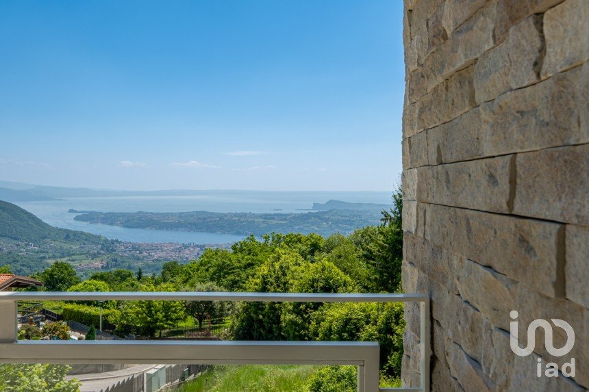 Casale 11 locali di 455 m² in Salò (25087)