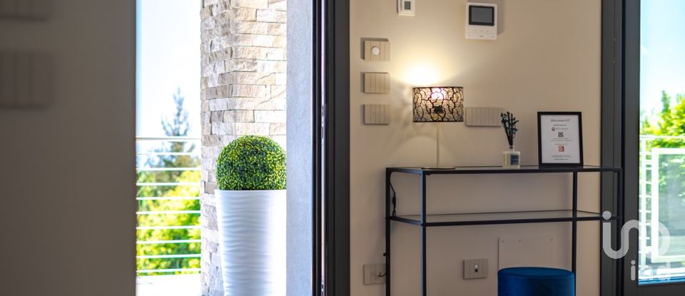 Casale 11 locali di 455 m² in Salò (25087)