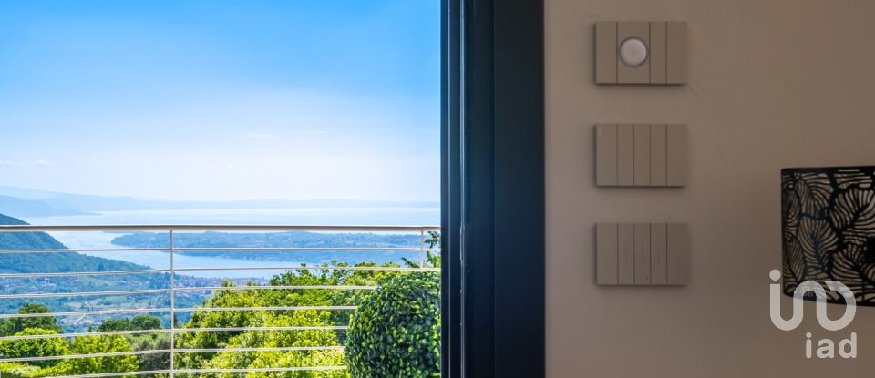 Casale 11 locali di 455 m² in Salò (25087)