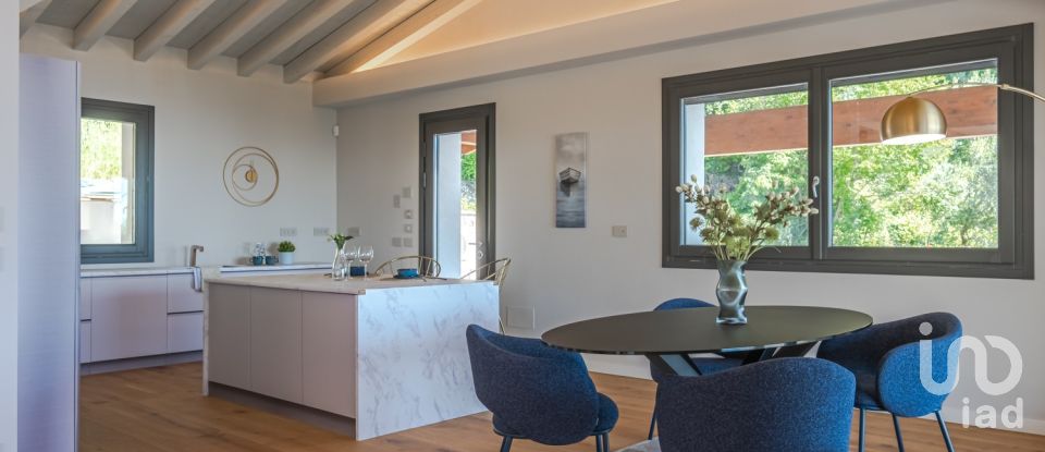 Casale 11 locali di 455 m² in Salò (25087)