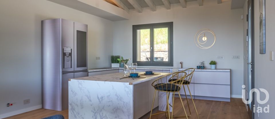 Casale 11 locali di 455 m² in Salò (25087)