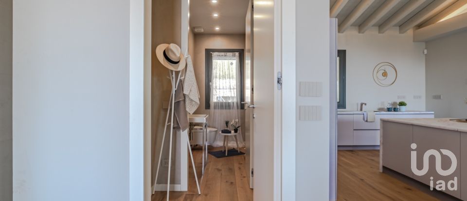 Casale 11 locali di 455 m² in Salò (25087)