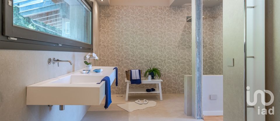 Casale 11 locali di 455 m² in Salò (25087)