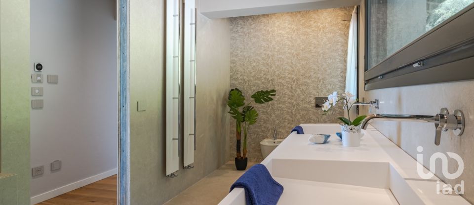 Casale 11 locali di 455 m² in Salò (25087)