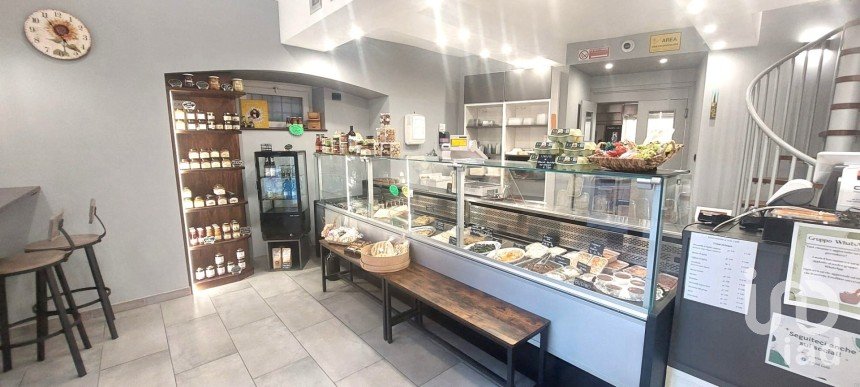 Retail property of 72 m² in Genova (16122)