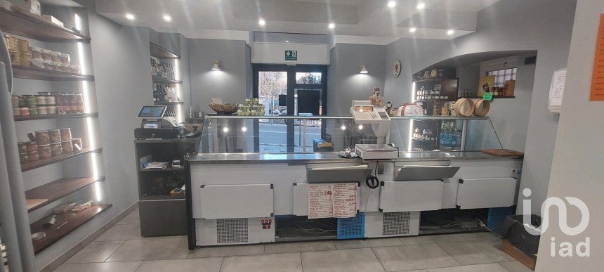 Negozio / locale commerciale di 72 m² in Genova (16122)