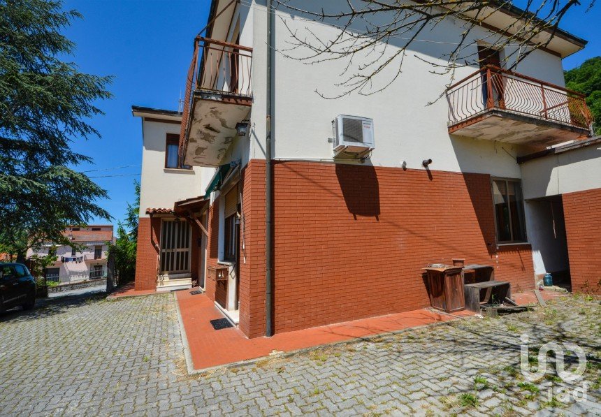 Townhouse 12 rooms of 285 m² in Saliceto (12079)