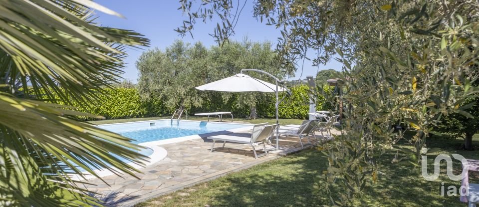 Casale 6 locali di 242 m² in Monterado (60012)