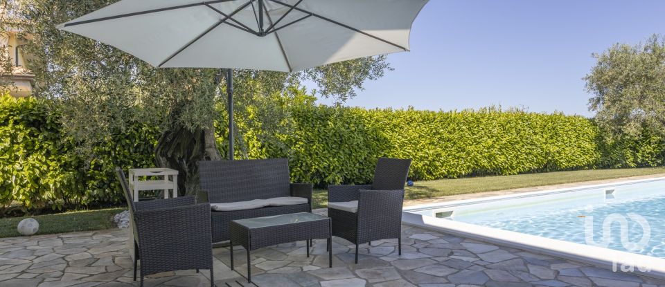 Casale 6 locali di 242 m² in Monterado (60012)