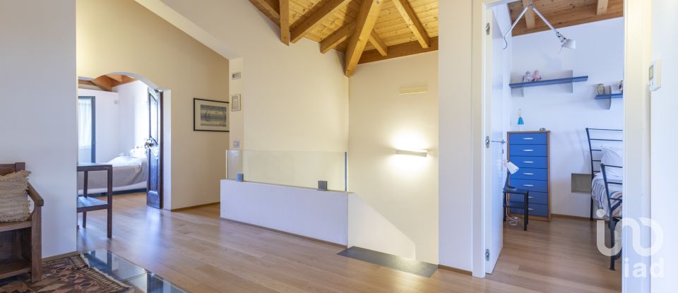 Casale 6 locali di 242 m² in Monterado (60012)