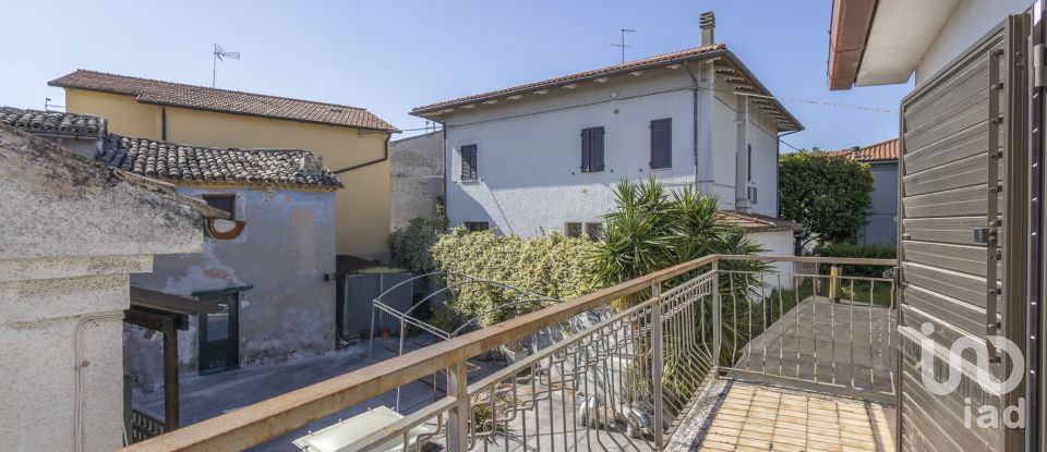 Rifugio 7 locali di 160 m² in Filottrano (60024)