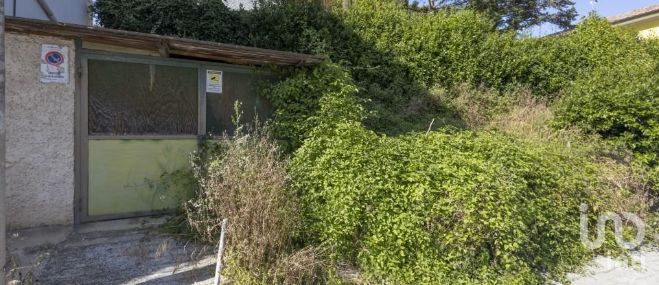 Rifugio 7 locali di 160 m² in Filottrano (60024)