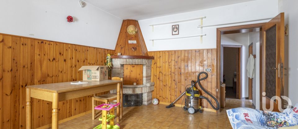 Rifugio 7 locali di 160 m² in Filottrano (60024)