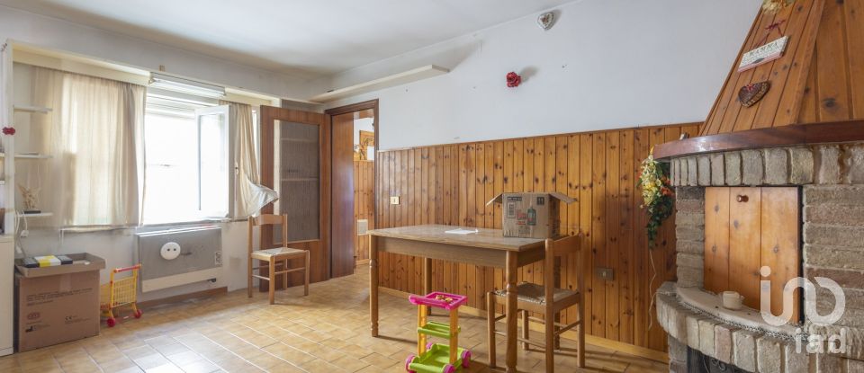 Rifugio 7 locali di 160 m² in Filottrano (60024)