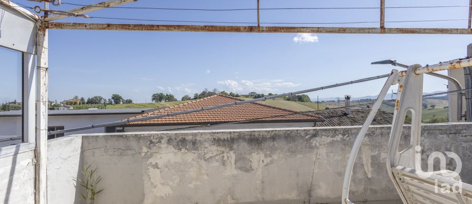 Rifugio 7 locali di 160 m² in Filottrano (60024)