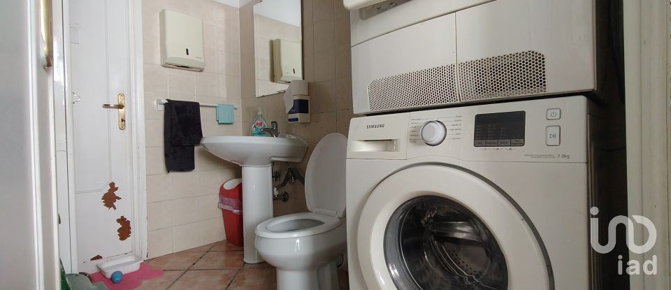 Shop / premises commercial of 109 m² in Roma (00148)