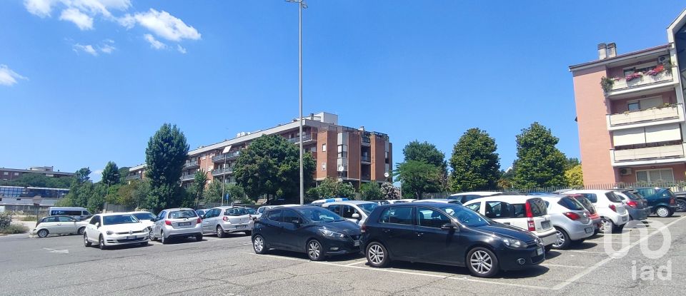 Shop / premises commercial of 109 m² in Roma (00148)