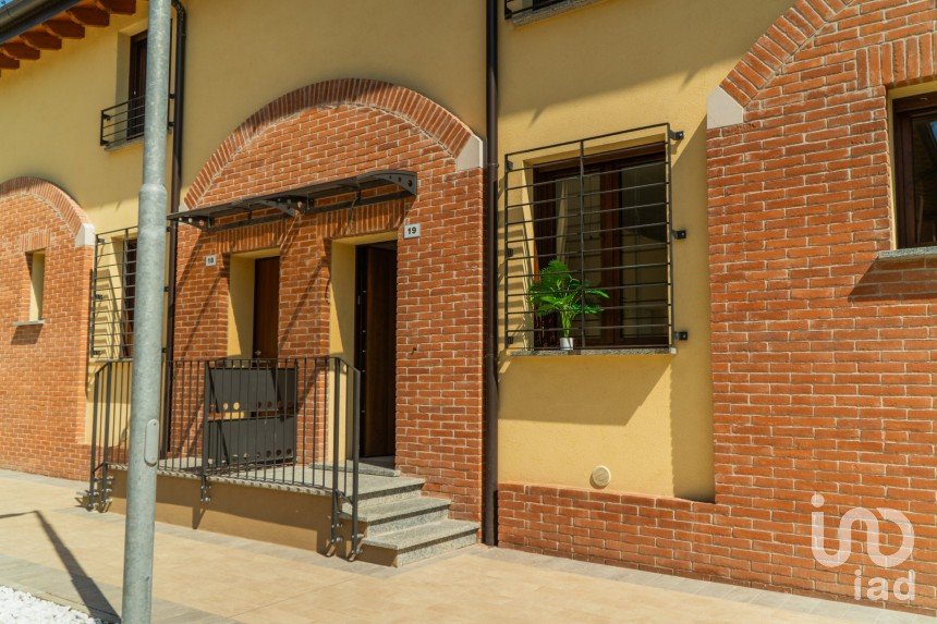Villa Bifamiliare 4 locali di 109 m² a Cremona (26100)
