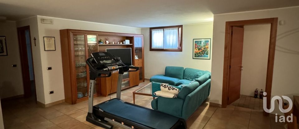 House boat 5 rooms of 205 m² in Bovolone (37051)