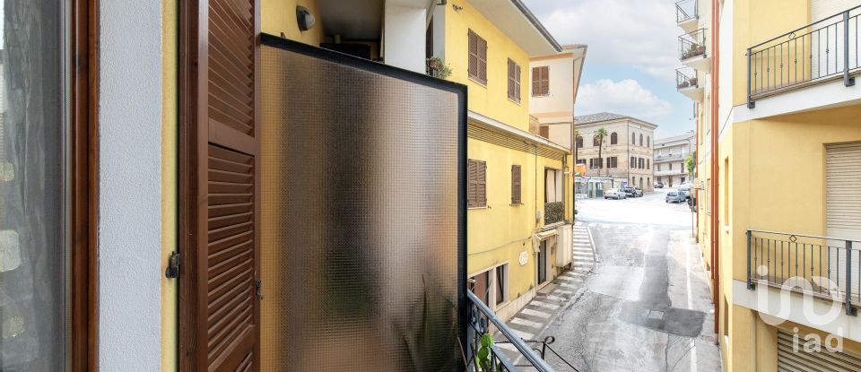 Trilocale di 78 m² a Monte Urano (63813)