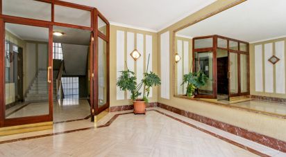 Apartment 7 rooms of 117 m² in Roma (00181)