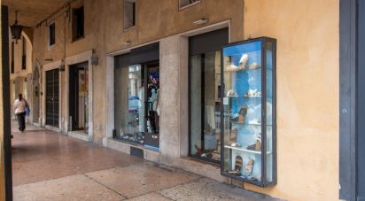 Negozio / locale commerciale di 60 m² in Verona (37121)