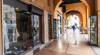 Negozio / locale commerciale di 60 m² in Verona (37121)