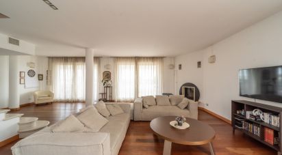 Apartment 6 rooms of 231 m² in Padova (35142)