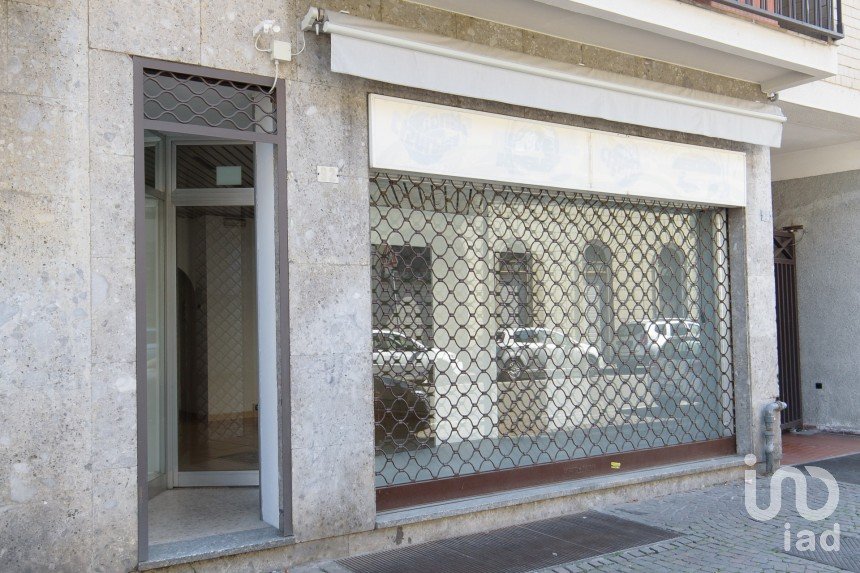 Negozio / locale commerciale di 43 m² in Mariano Comense (22066)